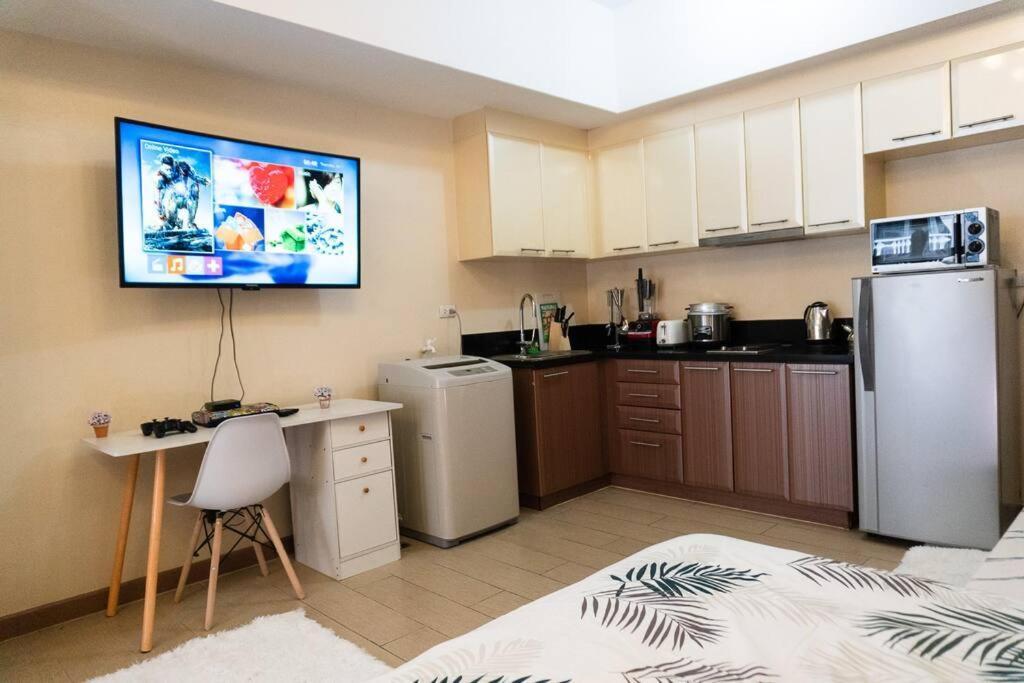 A2J Luxury Venice Studio Suite Near Bgc Malls Manila Exterior photo